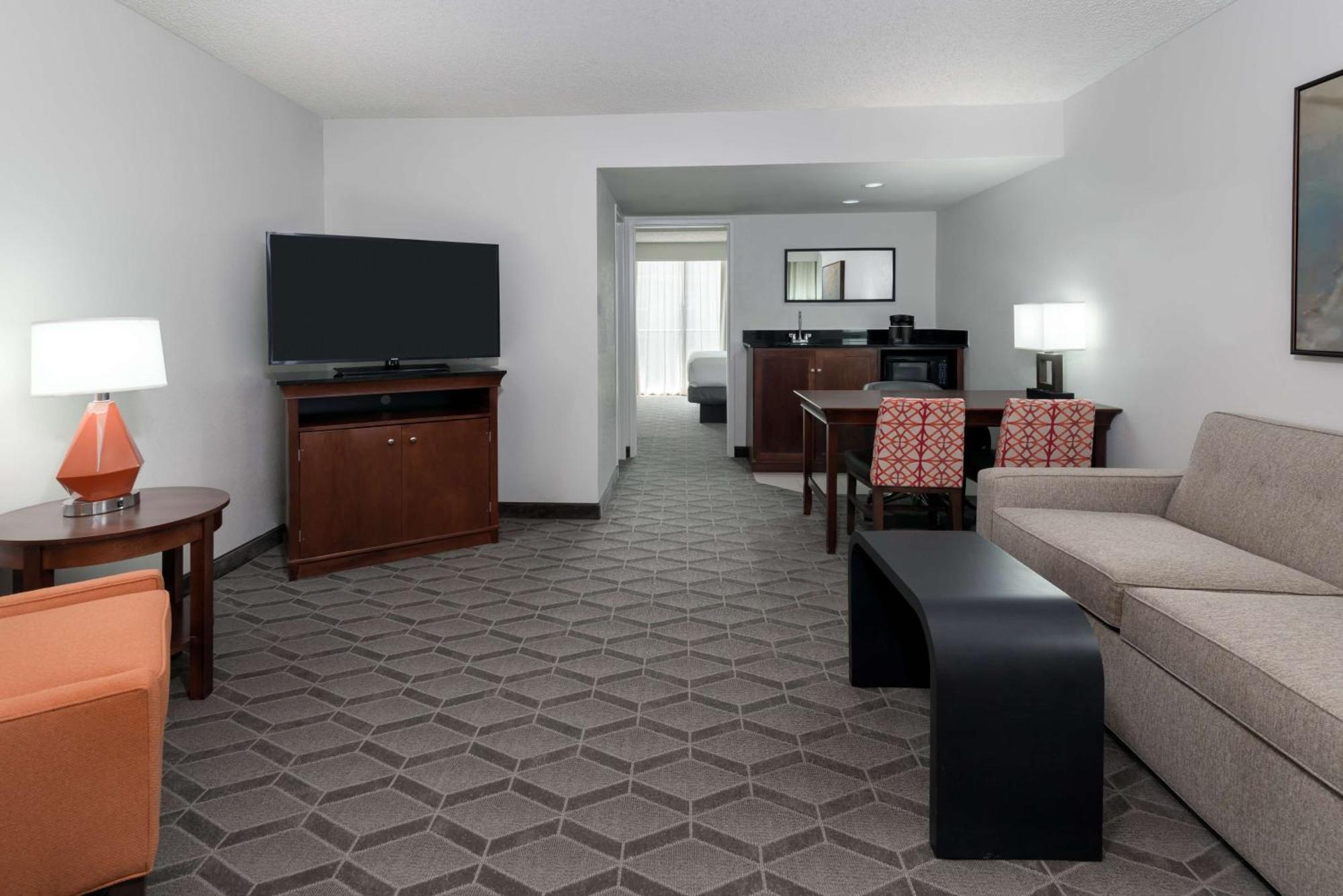 Embassy Suites Dallas - Park Central Area Экстерьер фото