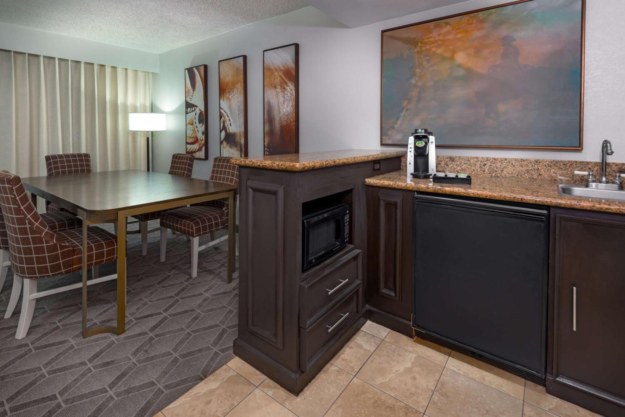 Embassy Suites Dallas - Park Central Area Экстерьер фото
