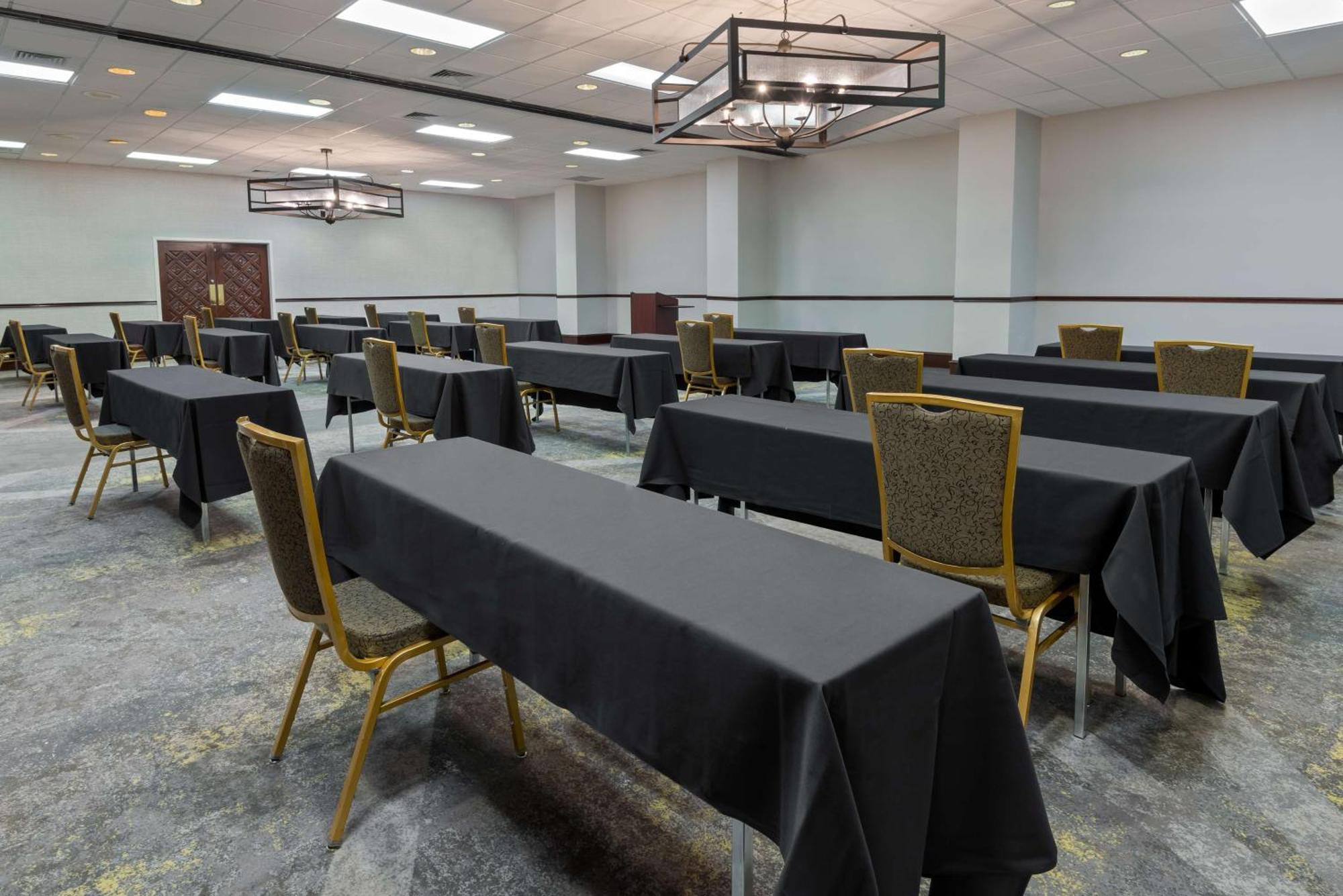 Embassy Suites Dallas - Park Central Area Экстерьер фото