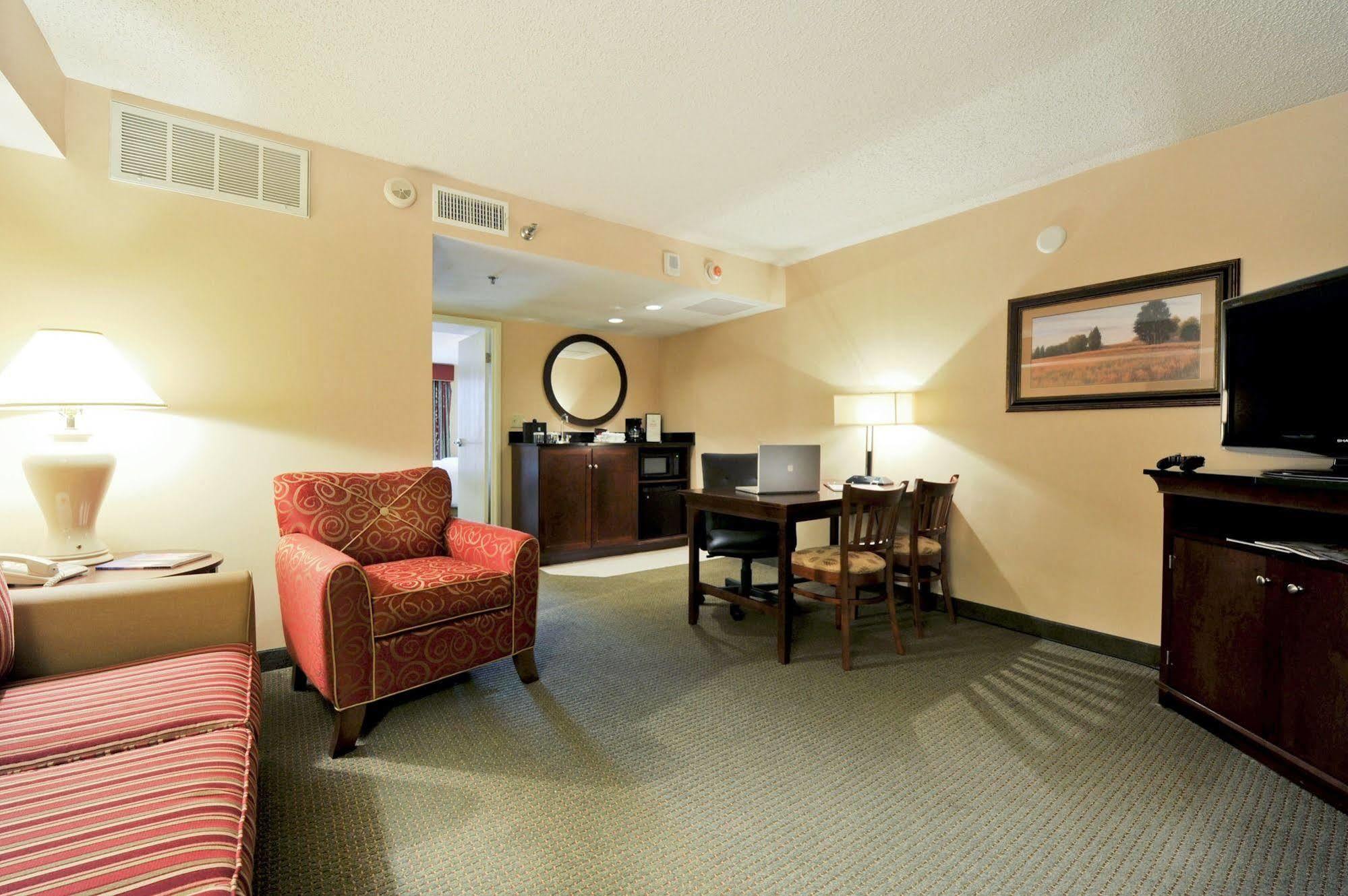 Embassy Suites Dallas - Park Central Area Номер фото